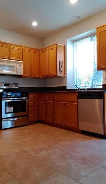 Building Photo - 24630 Magnolia Pl