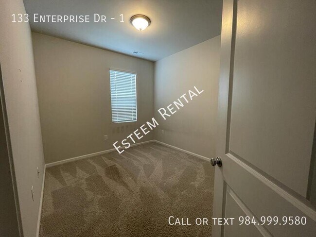 Building Photo - 133 Enterprise Dr