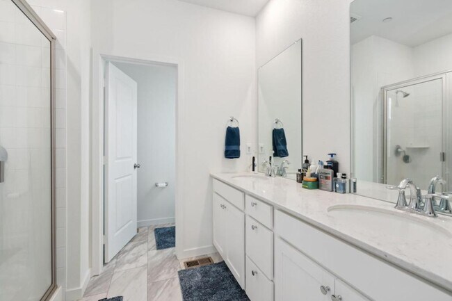 Building Photo - 5446 Second Ave