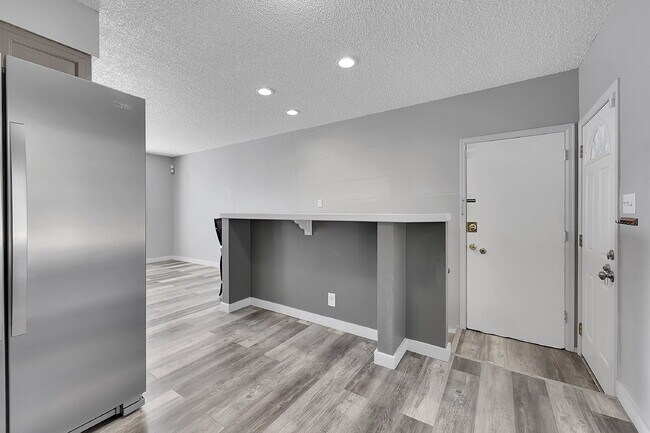 Building Photo - $2,295 - 4 Bed, 2 Bath Home in CO Springs ...