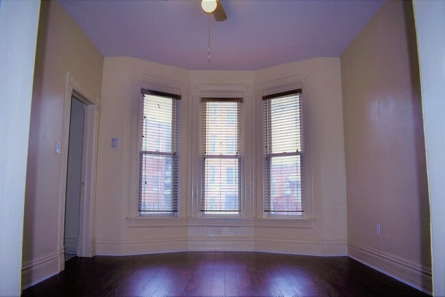 Building Photo - 4835 W Congress Pkwy