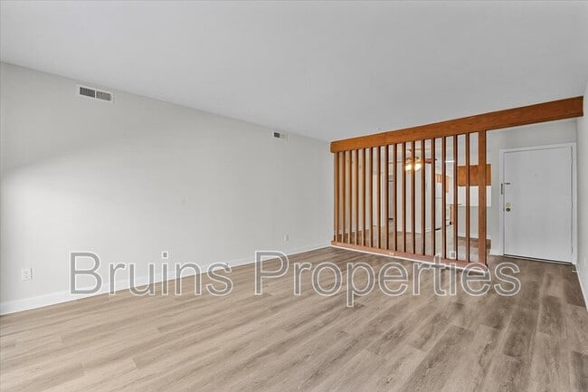 Building Photo - 1522 Benjamin Pkwy