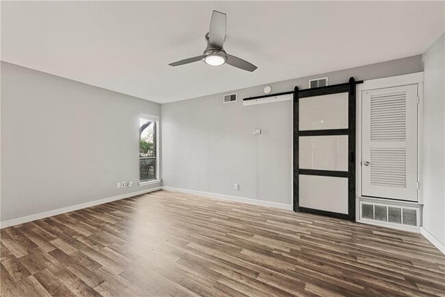 Building Photo - 3431 N Hills Dr
