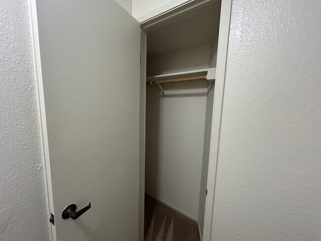 Building Photo - Large, 2 BR / 2 BA with Cathedral Ceilings, Washer and Dryer!