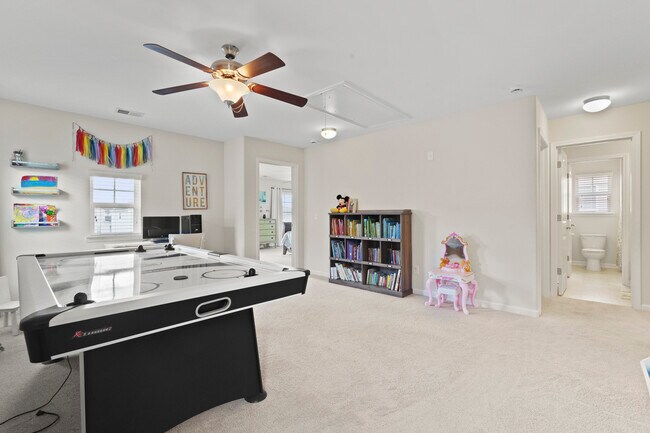 Building Photo - 18 Millwood Lake Dr
