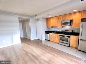 Building Photo - 3600 S Glebe Rd
