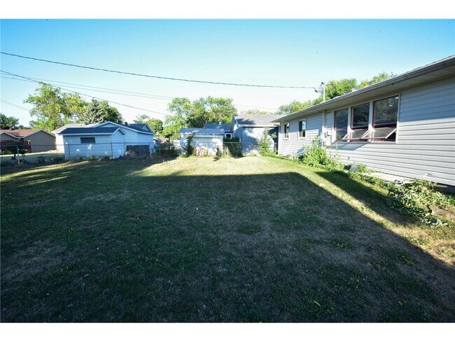 Building Photo - 120 8th Ave E