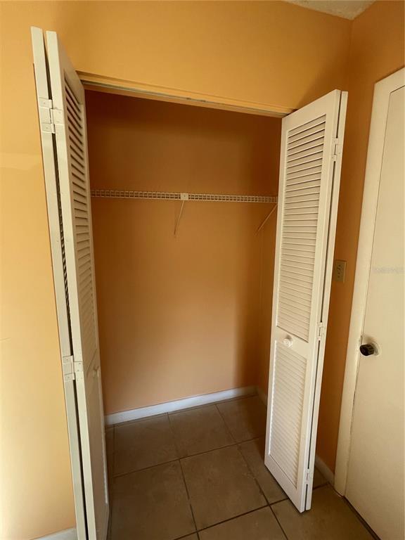 Building Photo - 549 Fairways Dr