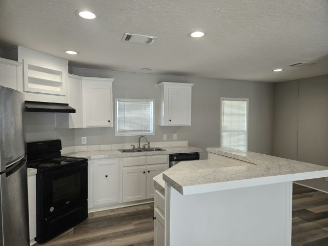 Building Photo - 209 Birch Ln