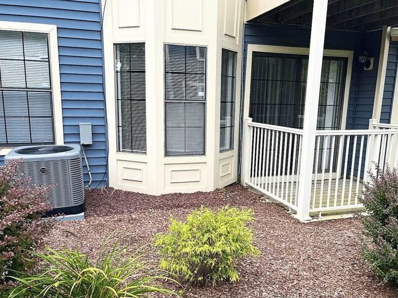 Building Photo - 112 Longfield Ct