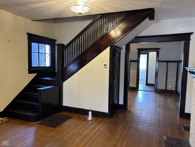 Building Photo - 963 Woodruff Pl W Dr