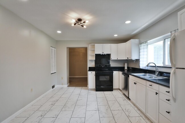 Building Photo - 3553 Brookside Blvd