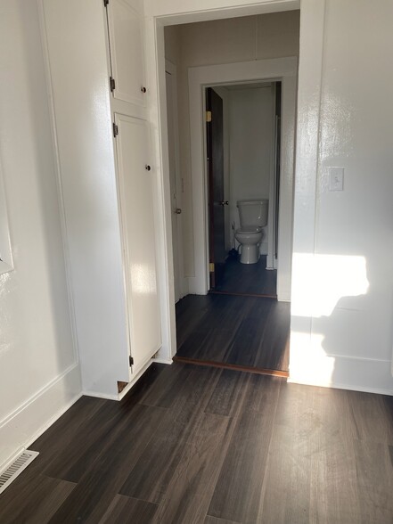 Building Photo - 41 S Howell St