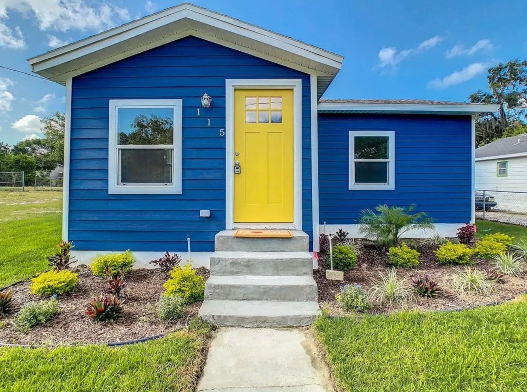 Building Photo - 115 W Redding St