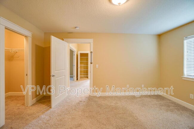 Building Photo - 1403 SE 194th Pl