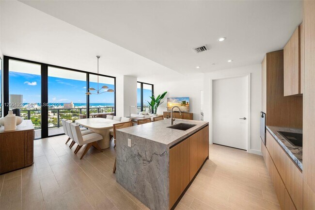 Building Photo - 500 Alton Rd