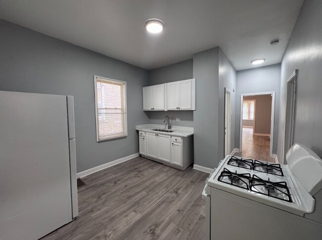 Building Photo - 12219 S Lowe Ave