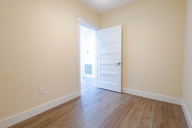 Building Photo - 340 Bluefish Dr