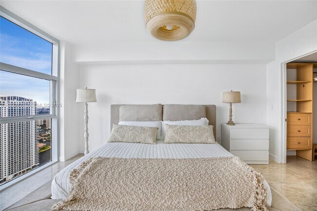 Building Photo - 1830 S Ocean Dr