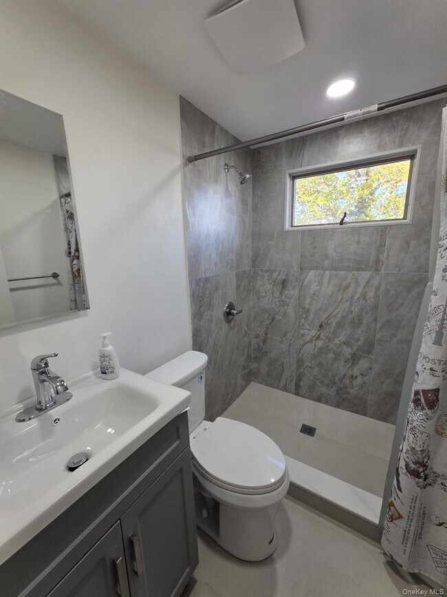 Building Photo - 113 Yoakum Ave