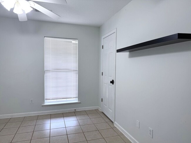 Building Photo - Large 3 bed, 2 bath home in Harwell Hills