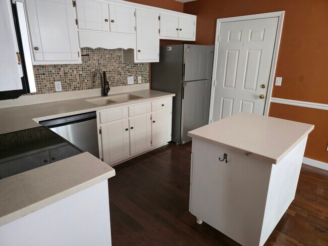 Building Photo - 127 Lauren Ln