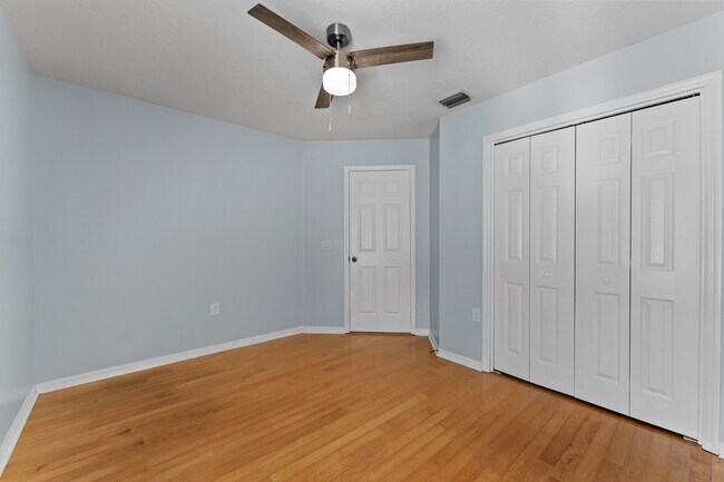 Building Photo - Absolutely stunning executive (LARGE) 3 BR / 2 BA / 2 Car Garage home in the highly sought after ...