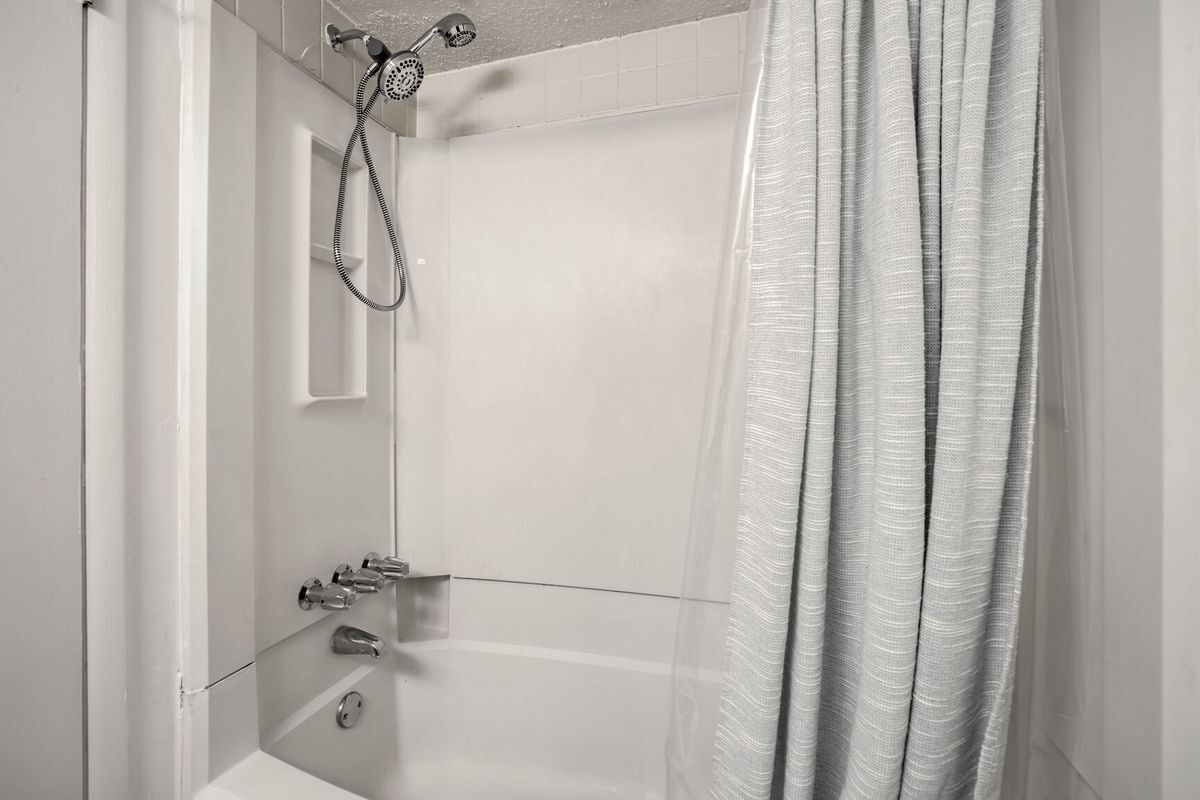 Building Photo - 997-C HEATHER RIDGE DR, 3C