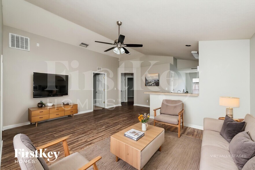 Building Photo - 11133 Lakeside Vista Dr