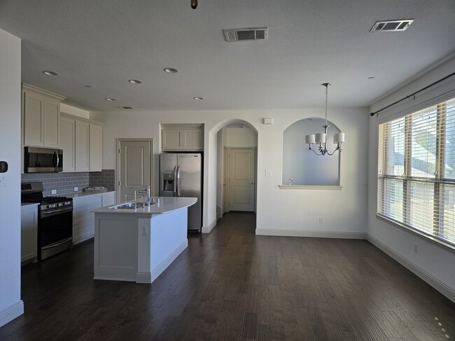 Building Photo - 3129 Decker Dr