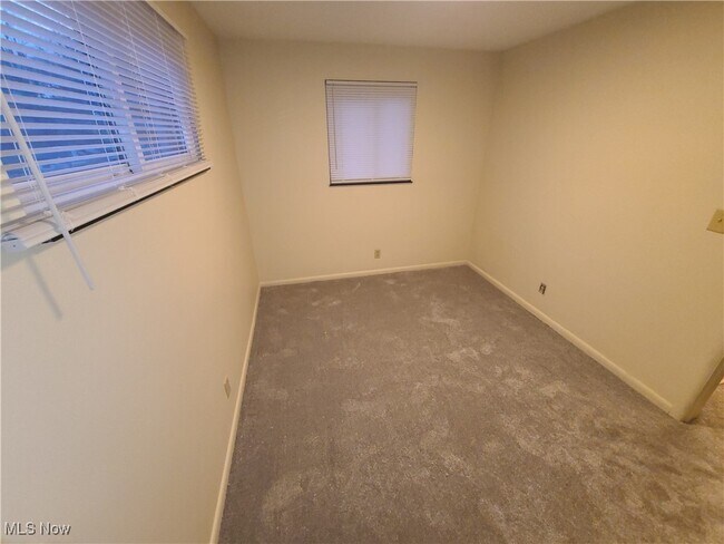 Building Photo - 476 Graham Rd