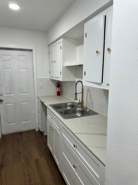 Building Photo - Oakcliff Apartments