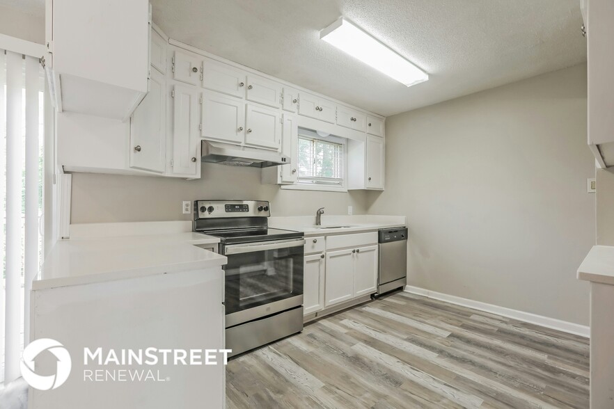 Building Photo - 8304 Longview Rd