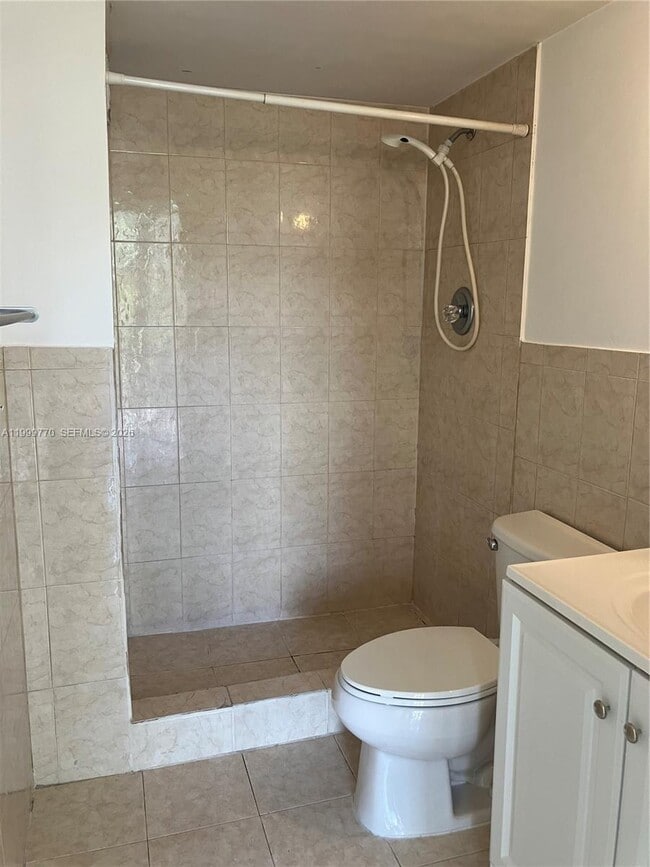 Building Photo - 17021 N Bay Rd