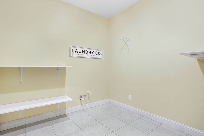 Building Photo - 829 Nease Rd