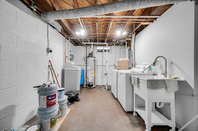 Building Photo - 11040 Cleveland Rd