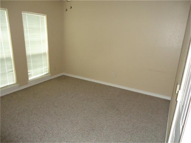 Building Photo - 5031 Pine Ave