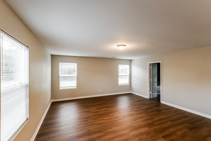 Building Photo - 146 Farmington Dr
