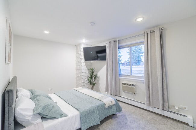 Building Photo - 1390 Everett Ct