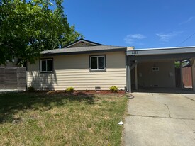 Building Photo - 2321 Pamela Ln