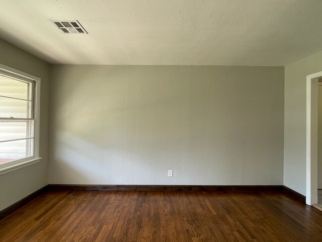 Building Photo - 1101 Sycamore Dr