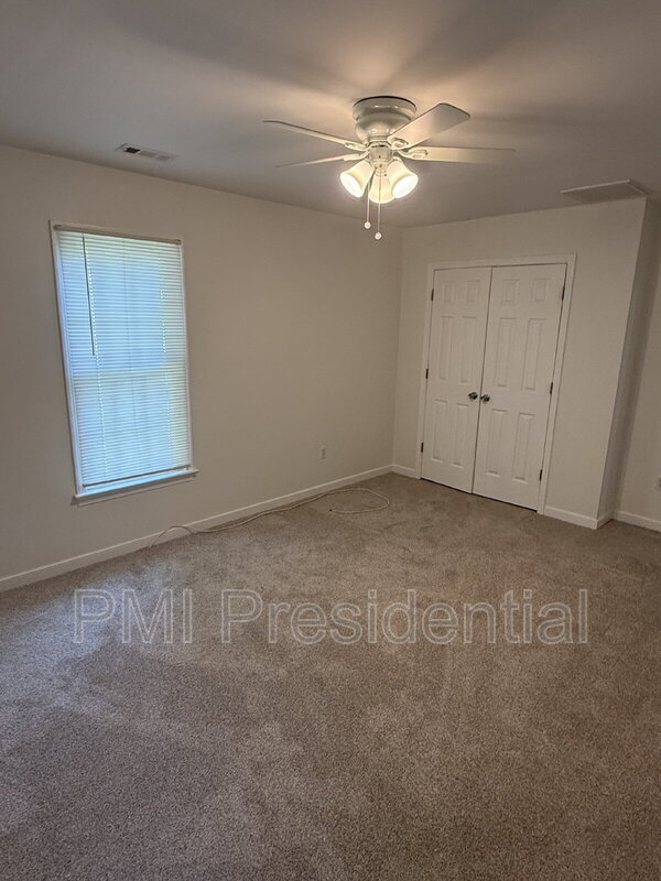 Building Photo - 3912 Sherwood Forest Terrace
