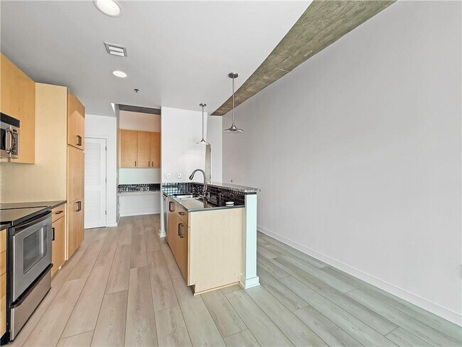 Building Photo - 923 Peachtree St NE
