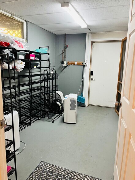 Building Photo - 8 Deer Path