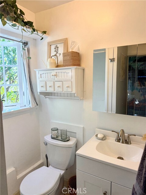 Building Photo - 2344 Glenneyre St