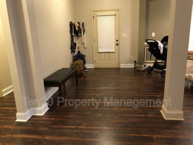 Building Photo - 2 Golden Eagle Ct