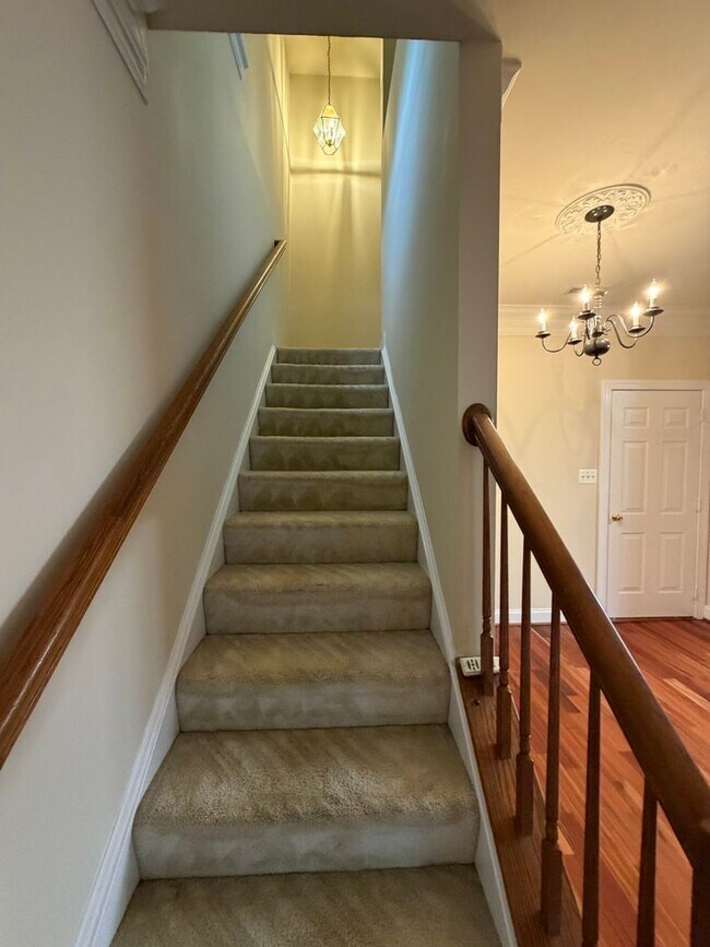 Building Photo - 908 Orchard Ridge Dr