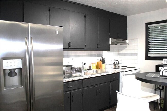 Building Photo - 141 R L Stewart Ct