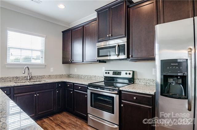 Building Photo - 363 Halton Crossing Dr SW