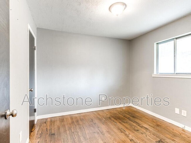 Building Photo - 608 Holoway Dr